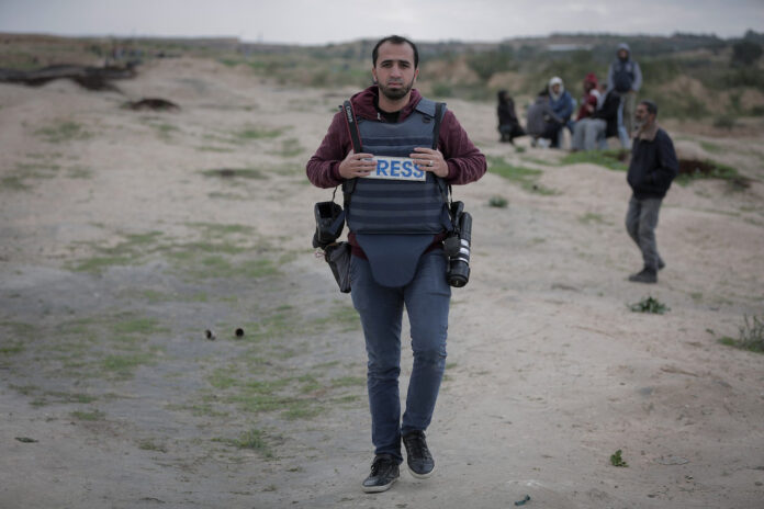 En journalist i Gaza. Foto: Hosny Salah / Pixabay.com Rekordmånga journalister har dödats i kriget mellan Hamas och Israel.